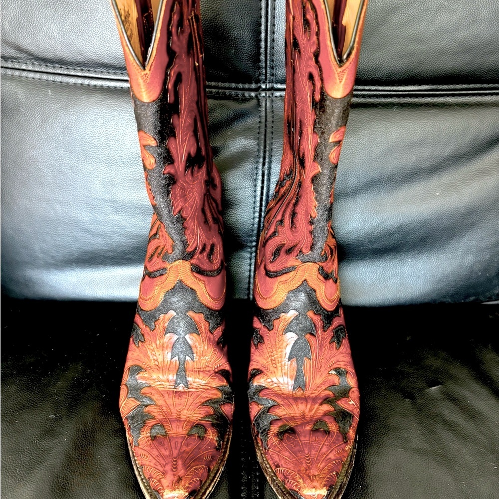 Beautiful hand tooled, Lucchese cowboy boot. ￼